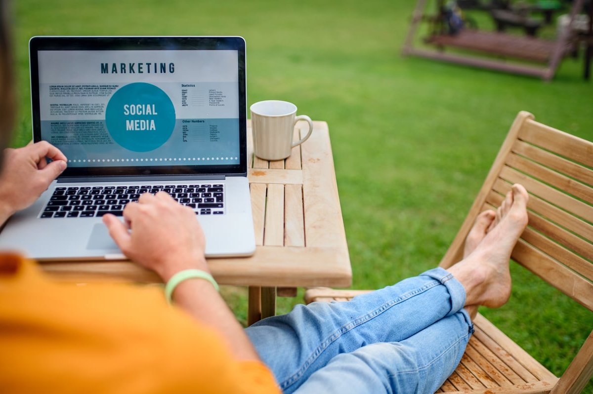 email marketing laptop